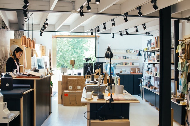 CALIDAD Y SERVICIOS DE PROXIMIDAD EN EL PEQUEÑO COMERCIO Flo Formación