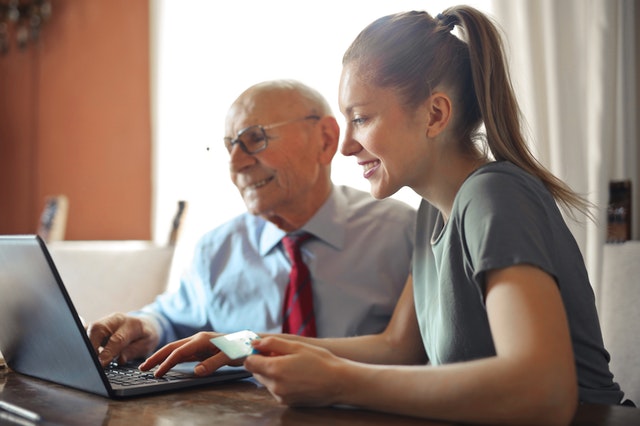 ESTRATEGIA DE FIDELIZACIÓN DE CLIENTES A TRAVÉS DE INTERNET Flo formación