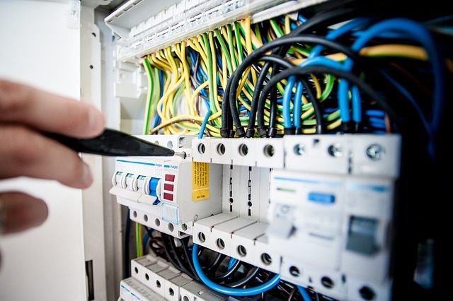 ENSAMBLADO DE COMPONENTES DE EQUIPOS ELÉCTRICOS Y ELECTRÓNICOS EN CENTROS SANITARIOS (RIS) Flo Formación