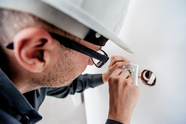 MONTAJE DE INSTALACIONES ELÉCTRICAS EN CENTROS SANITARIOS (RIS) Flo Formación